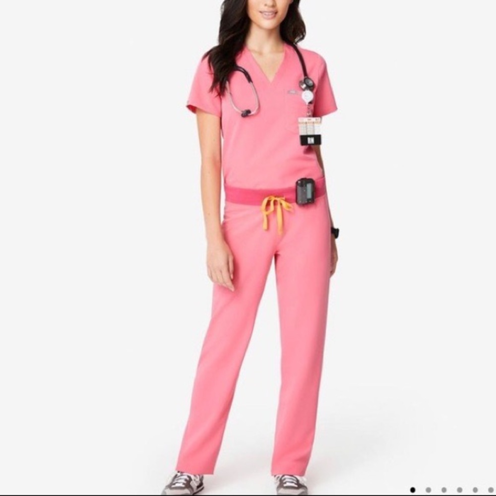 Figs Neon Pink Set